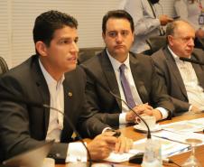 Governador Carlos Massa Ratinho Junior durante reunião técnica com o ministro da Infraestrutura, Marcelo Sampaio, no Palácio Iguaçu -  Foto: Ari Dias/AEN