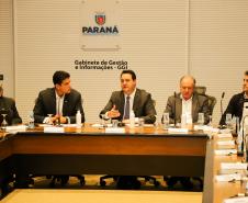 Governador Carlos Massa Ratinho Junior durante reunião técnica com o ministro da Infraestrutura, Marcelo Sampaio, no Palácio Iguaçu -  Foto: Ari Dias/AEN