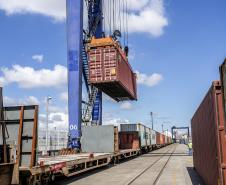 Aumenta transporte ferroviário de carga pelos portos paranaenses - Foto: Claudio Neves/Portos do Paraná