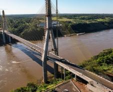 Governador Ratinho Junior faz última vistoria na Ponte da Integração, que está concluída Foto: Rodrigo Félix Leal / SEIL