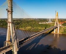 Governador Ratinho Junior faz última vistoria na Ponte da Integração, que está concluída Foto: Rodrigo Félix Leal / SEIL