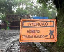 DER/PR reabre Estrada da Graciosa com operação pare-e-siga Foto: Conrado Age/AEN