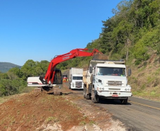 Sem interdição, DER-PR segue com as obras de recuperação da PR-170, em Bituruna Foto: DER