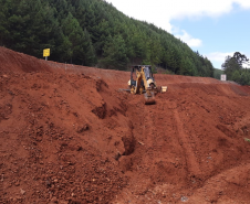 Sem interdição, DER-PR segue com as obras de recuperação da PR-170, em Bituruna Foto: DER