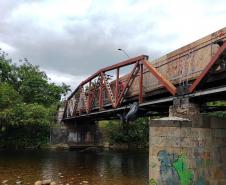 Reforma de ponte metálica em Morretes atinge quase 50% de execução - Foto: DER