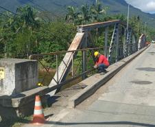 Reforma de ponte metálica em Morretes atinge quase 50% de execução - Foto: DER