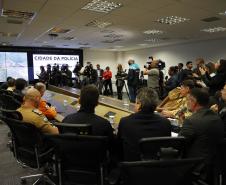Reunião dos representantes das forças de segurança do Paraná que fazem parte do gabinete de crise para concentrar a tomada de decisões e atendimento às vítimas dos deslizamentos de terra na BR-376 e nas demais rodovias do Paraná. Foto: Albari Rosa/AEN