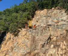 Obra de recuperação da BR-277 no Litoral entra na fase de contenção definitiva  Foto: DER