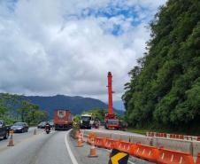 Guindaste do DER/PR chega à BR-277 na Serra do Mar para obra emergencial - Foto: DER