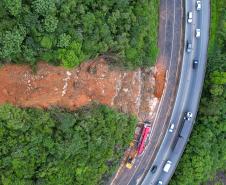 Obra de recuperação da BR-277 no Litoral entra na fase de contenção definitiva  Foto: Rodrigo Félix Leal / SEIL