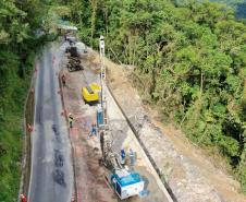 Estrada da Graciosa - obras de recuperação da Estrada da Graciosa, depois dos desmoronamentos causados pelas chuvas Foto: Albari Rosa/AEN