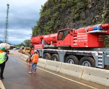 Serviços com guindaste do DER/PR na BR-277 entram na reta final - Foto: Rodrigo Félix Leal/SEIL