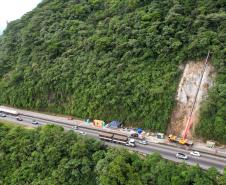 Para melhorar tráfego, BR-277 na Serra do Mar ficará sem guindastes durante o Carnaval Foto: Rodrigo Félix Leal/SEIL