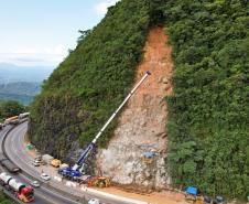 Para melhorar tráfego, BR-277 na Serra do Mar ficará sem guindastes durante o Carnaval Foto: Rodrigo Félix Leal/SEIL