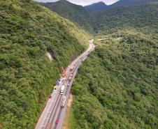 Para melhorar tráfego, BR-277 na Serra do Mar ficará sem guindastes durante o Carnaval Foto: Rodrigo Félix Leal/SEIL