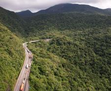 Para melhorar tráfego, BR-277 na Serra do Mar ficará sem guindastes durante o Carnaval Foto: Rodrigo Félix Leal/SEIL