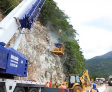 Para melhorar tráfego, BR-277 na Serra do Mar ficará sem guindastes durante o Carnaval Foto: Rodrigo Félix Leal/SEIL