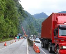 Para melhorar tráfego, BR-277 na Serra do Mar ficará sem guindastes durante o Carnaval Foto: Rodrigo Félix Leal/SEIL