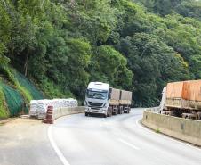 Para melhorar tráfego, BR-277 na Serra do Mar ficará sem guindastes durante o Carnaval Foto: Rodrigo Félix Leal/SEIL