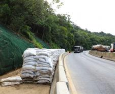 Para melhorar tráfego, BR-277 na Serra do Mar ficará sem guindastes durante o Carnaval Foto: Rodrigo Félix Leal/SEIL