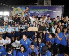 31-01-2023 - O governador Carlos Massa Ratinho Junior entregou uma remessa de 77.300 equipamentos de informática que serão distribuídos pela Secretaria de Estado da Educação (Seed) às escolas da rede estadual de ensino.  Foto: Albari Rosa/AEN