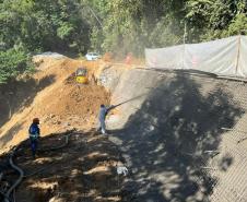 Obra na Graciosa tem frentes de trabalho em 4 km, com serviços de dia e de noite Foto: DER-PR