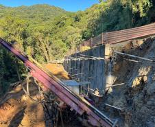 Obra na Graciosa tem frentes de trabalho em 4 km, com serviços de dia e de noite Foto: DER-PR