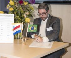 A assinatura do memorando de entendimento faz parte do programa de colaboração “Green Ports Partnership”, que terá duração de três anos.