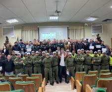 158 agentes de trânsito recebem certificação para fiscalizarem rodovias estaduais  Foto: DER-PR