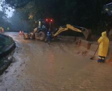 Estrada da Graciosa é bloqueada após deslizamento de terra no km 11 Foto: DER-PR