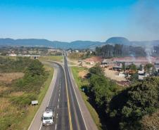 Leilão do 1º lote das novas concessões rodoviárias do Paraná será na próxima semana. Na foto, a BR-277 com a BR-376. Foto: Roberto Dziura Jr/AEN