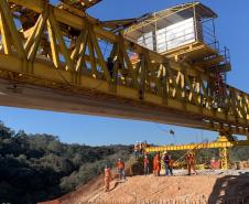 Transporte de vigas para pontes da Rodovia dos Minérios segue até o dia 22 Foto: DER-PR