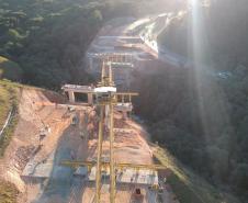 Transporte de vigas para pontes da Rodovia dos Minérios segue até o dia 22 Foto: DER-PR