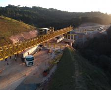 Transporte de vigas para pontes da Rodovia dos Minérios segue até o dia 22 Foto: DER-PR