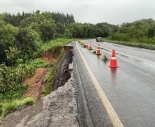 Escorregamento de terra atinge PR-170 entre Guarapuava e Pinhão Foto: DER-PR