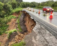 Escorregamento de terra atinge PR-170 entre Guarapuava e Pinhão Foto: DER-PR