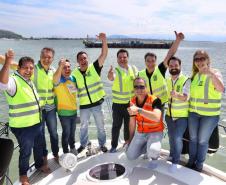 Obra da Ponte de Guaratuba-Matinhos recebe nova balsa de apoio marítimo  Foto: Rodrigo Félix Leal/SEILPR