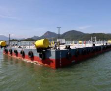 Obra da Ponte de Guaratuba-Matinhos recebe nova balsa de apoio marítimo  Foto: Rodrigo Félix Leal/SEILPR