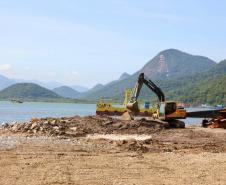 Obra da Ponte de Guaratuba-Matinhos recebe nova balsa de apoio marítimo  Foto: Rodrigo Félix Leal/SEILPR