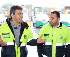 Segundo o diretor-geral do DER/PR, Fernando Furiatti, os equipamentos paranaenses devem ficar, inicialmente, 14 dias no Rio Grande do Sul, prazo que poderá ser prorrogado conforme necessidade. Foto: Rodrigo Félix Leal / SEIL