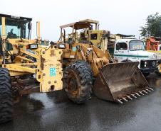 Entre os maquinários enviados estão um caminhão caçamba, três carregadeiras, duas escavadeiras, três caminhões basculantes, duas retroescavadeiras, duas motoniveladoras, um caminhão de transporte, um carregador frontal, um trator de esteira, dois caminhões-pipas, além de veículos leves de apoio e geradores de energia. Foto: Rodrigo Félix Leal/Seil