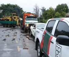 Entre os maquinários enviados estão um caminhão caçamba, três carregadeiras, duas escavadeiras, três caminhões basculantes, duas retroescavadeiras, duas motoniveladoras, um caminhão de transporte, um carregador frontal, um trator de esteira, dois caminhões-pipas, além de veículos leves de apoio e geradores de energia. Foto: Rodrigo Félix Leal/Seil