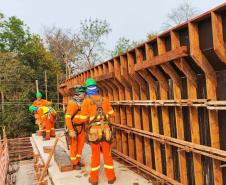 Construção das vigas Rodovia das Cataratas