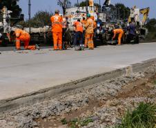 Clevelândia, 29 de agosto de 2024 - Obras de pavimentação em concreto com a técnica whitetopping na PR 280, na região sul do Paraná.