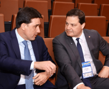homens na plateia do Troféu PAINEL 2024