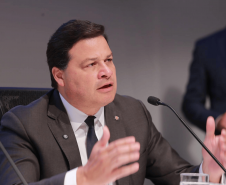 Secretário Sandro na bancada do Troféu PAINEL 2024