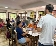 Portos do Paraná oferece aulas de inglês aos comerciantes com foco nos turistas de cruzeiros