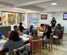 Portos do Paraná oferece aulas de inglês aos comerciantes com foco nos turistas de cruzeiros
