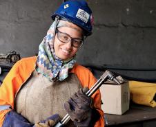 Camila Santos da Silva, 37 anos, trabalha como maçariqueira, veio da Bahia e trabalha no canteiro de obras há três meses.