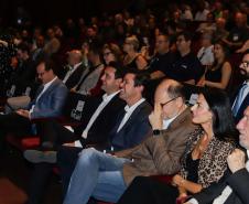 Curitiba, 22 de outubro de 2024 - O governador Carlos Massa Ratinho Junior  participa, no Teatro Guaíra, do evento sobre Inteligência Artificial e Sanção da Lei de Aprovação do Plano de IA para o Serviço Público do Paraná.